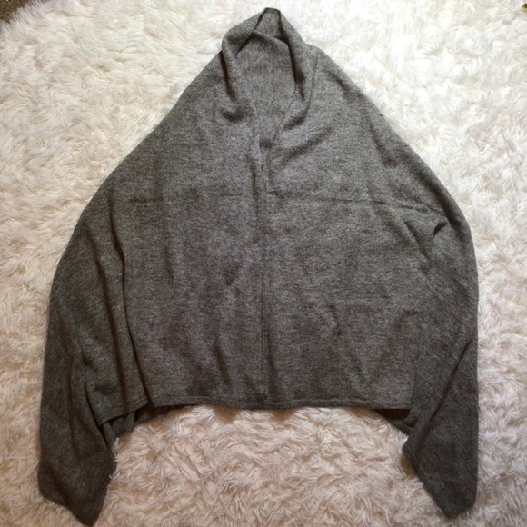 Elegant Gray Women's Poncho - Picture 3 of 15